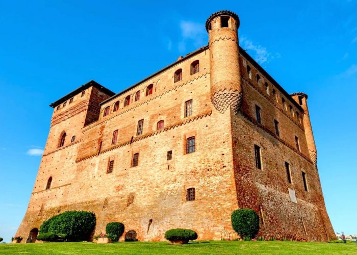 Grinzane cavour wine tour